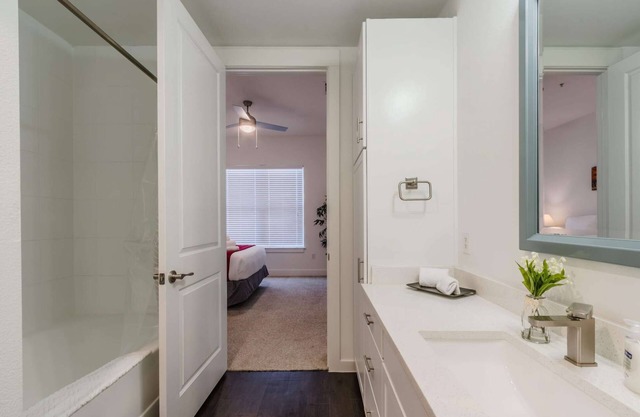 Regal Stays|Corporate Apartment|Prime Location|West Village