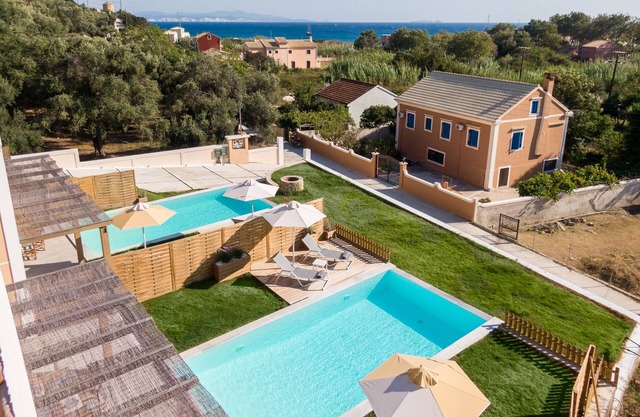 Reiki Villas Swimming 