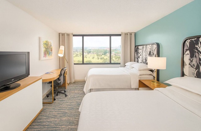Relax & Unwind! 4 Friendly Units Pool, Close to Miami Cruise Ship Terminals!