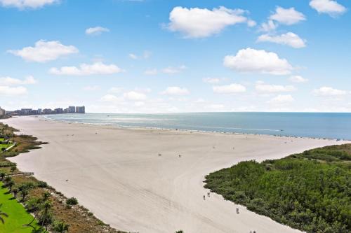 Relaxing beachfront condo with pool and ocean views