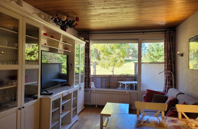 Renovated apartment, 2 bedrooms, 2 bathrooms, balcony overlooking slopes