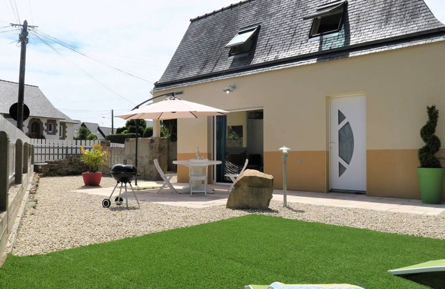 Renovated House with WIFI, Garden, Terrace - 450m from Perros-Guirec Center