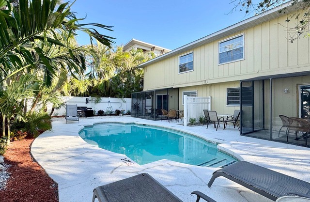 Renovated Siesta Key Vacation Rental W/Heated Pool Walking Distance to Beach