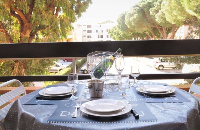 Renovated Studio with Air Conditioning and Parking in La Favière