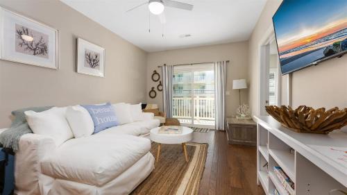 Residence 103S At The Sandcastle Condominiums