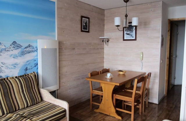 Les Constellations Maeva Individuals People 