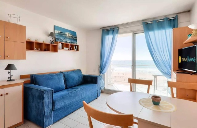 Les Océanes Maeva Individuals People 