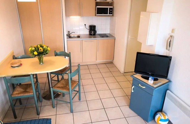 Residence Sea Golf Eugenie People Side 