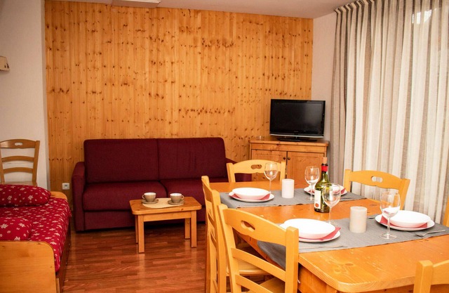 Résidence Le Hameau Du Puy Chalets Personnes 