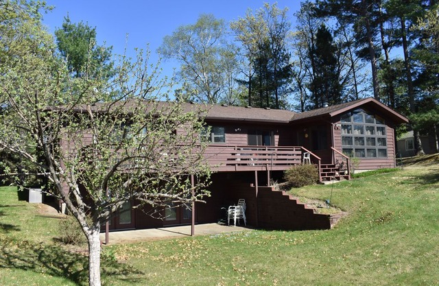 Right on CROSSLAKE and in the heart of the city-sleeps 8