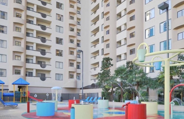 Right on the Strip! Close to Miracle Mile Shops at Planet Hollywood, Pool, Spa