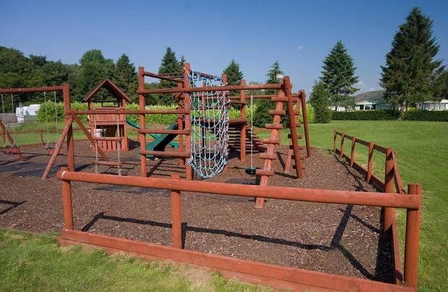 River View 3 is a 2 berth unit in the style of a very pretty gypsy hut.
