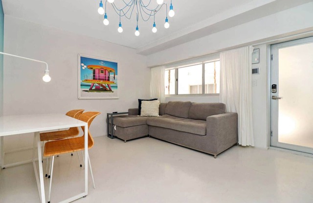 Roami at 250 Collins | Pool | Next to Beach |1 Bed