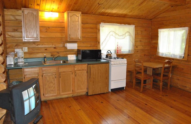 Robin Hill Camping Resort Cottage 