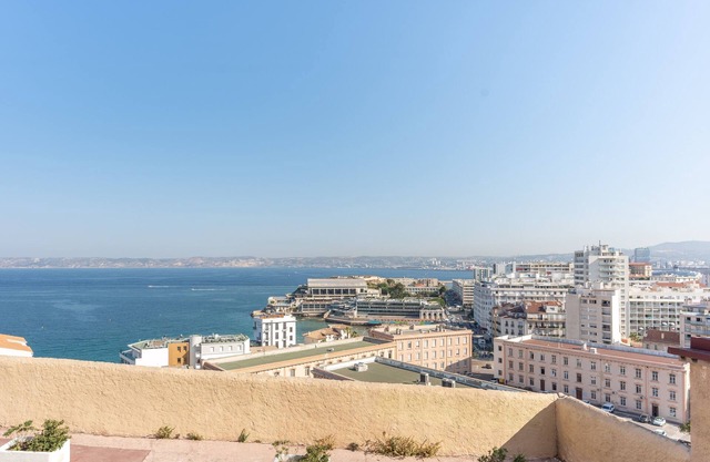 Rocca Bianca Sur La Roche À Mer Et Bonne Mère 