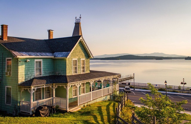 Romeo's Balcony - At the Center of Weirs Beach