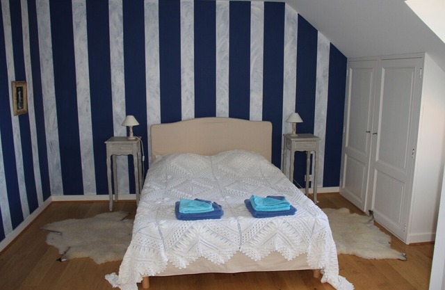 ROOMS, Bordeaux region, wine route, thermal baths, cures.