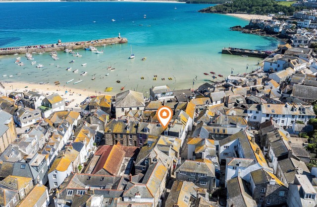 Rose Cottage, a luxury cottage to sleep a family of four in the heart of St Ives, with allocated parking