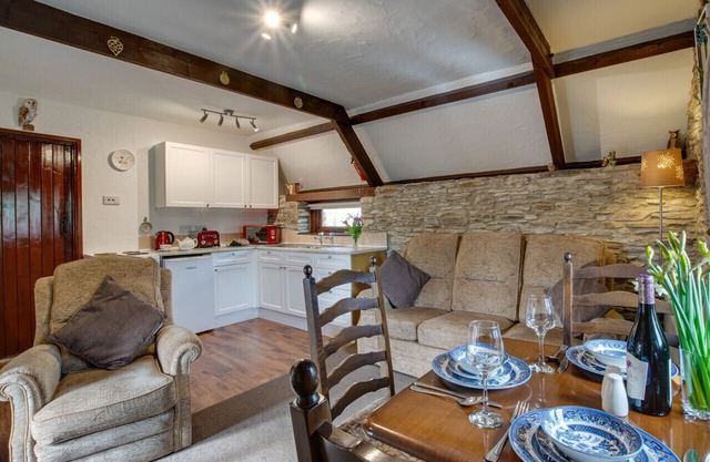 Rowan Cottage - Two Bedroom House, Sleeps 3