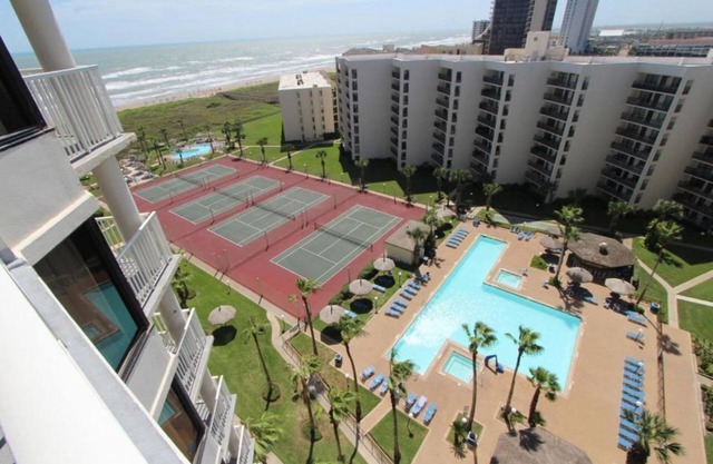 Royale Beach Tennis Resort 
