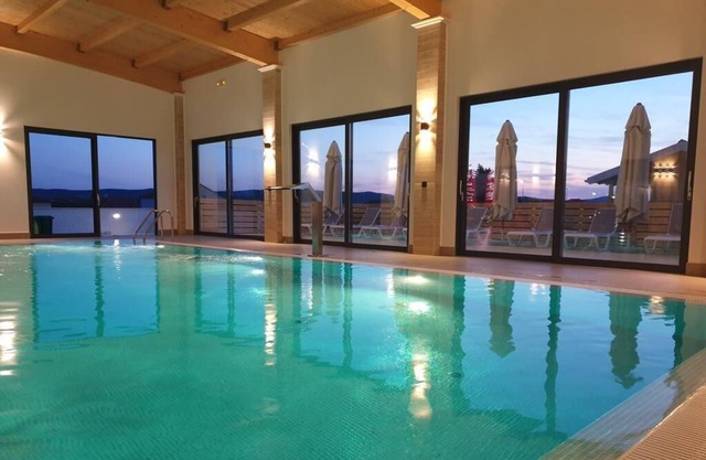 Rubinić A6, 200m to the beach, indoor heated pool, 4 people, free WiFi, parking