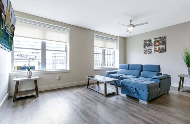 Spacious Modern 1BR Condo in California Building by Hosteeva