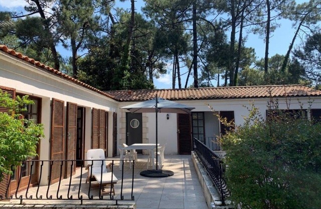 Saint Georges de Didonne - LARGE FAMILY HOME with enclosed land