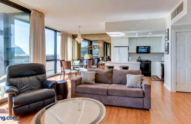 Sand & Sea: Pacific View (110)