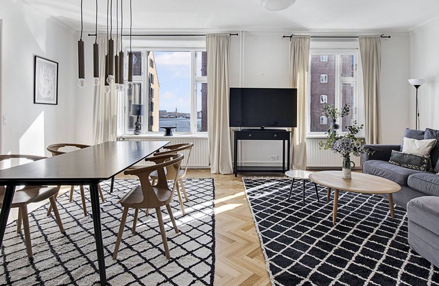 Sanders Frontier - Cute 3-Bdr. Apt. Near Harbour