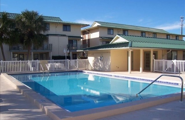 Sandprints, Sea and Sunshine