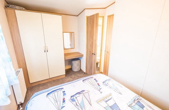 SBL1 - Camber Sands Holiday Park - Sleeps 8 - Enclosed Deck + Private Parking - Central Quiet Plot