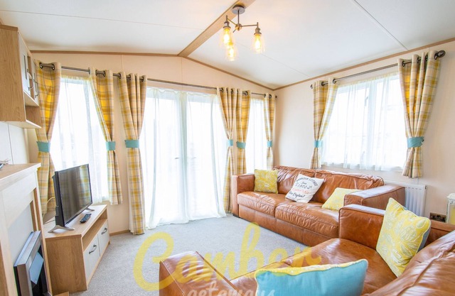 SBL27 - Camber Sands Holiday Park - 2 Bedroom / Sleeps 6 - Private Parking