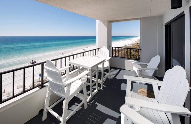 SD 712: Wave Whisperer - Your Front Row Seat to Beachfront Bliss!