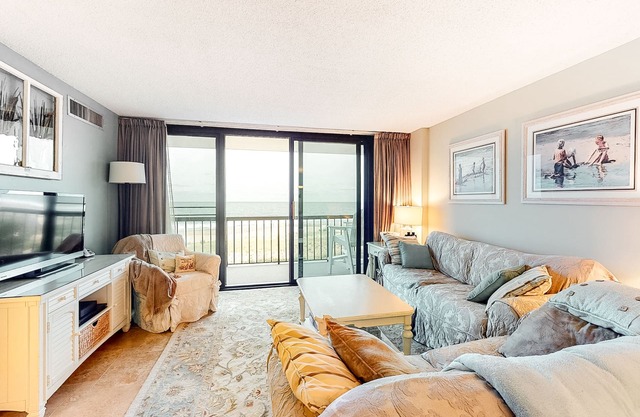 Sea Colony Ocean 3rd-floor condo with elevator & gym