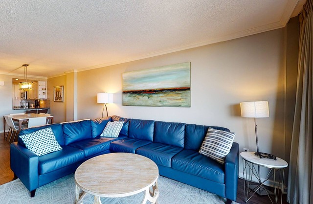 Sea Colony oceanfront 3rd floor condo w/shared sauna, basketball court, balcony