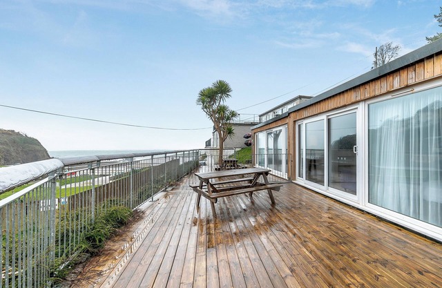 Accommodation Millendreath Looe 