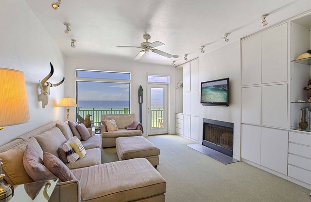 Seagrove Dunes 2 - Beachfront, 30A, Pet Friendly, Close to Seaside and Seacrest!