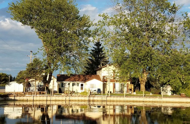 Seas The Day B Destination Resort Au Sable River 