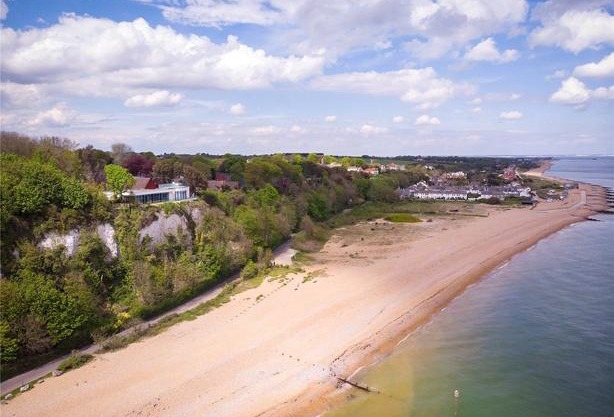 Seaside Chalet - Sleeps 6