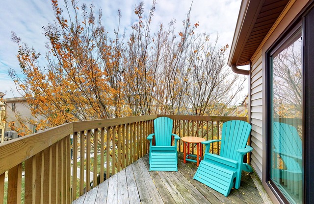 Second-Floor Condo w/Private Balcony, Shared Tennis, Racquetball, & Pools