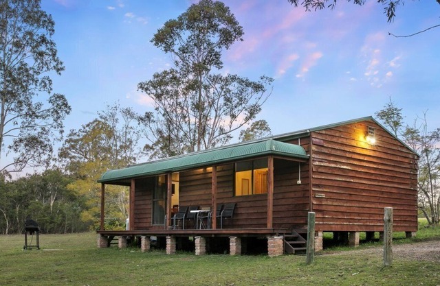 Self Country Cottage Set Acres 