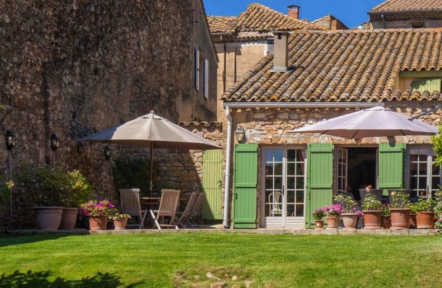 Semi-detached house, Montouliers