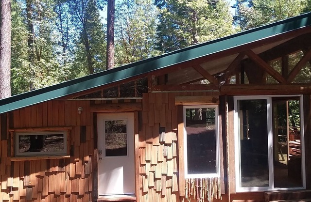 Mountain Retreat Escape The Woods 