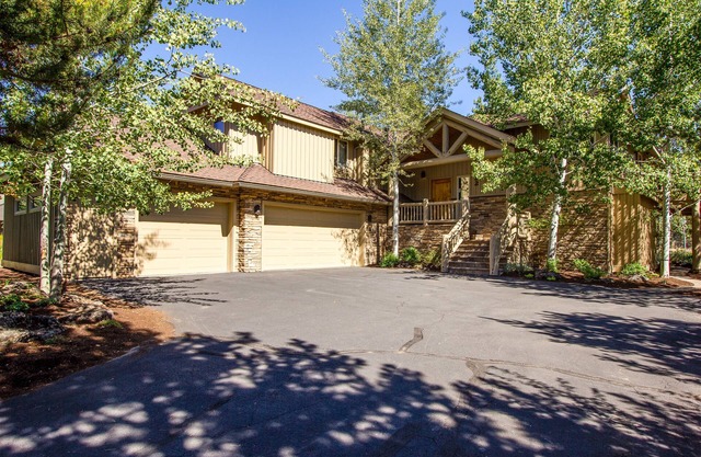 SHARC Passes for 2022, Luxury Mountain Retreat, Deck, Pool Table, Arcade-TOKA22