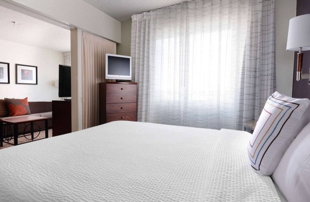 Short Drive to Dallas Love Field Airport and The Galleria Dallas! FREE Parking!