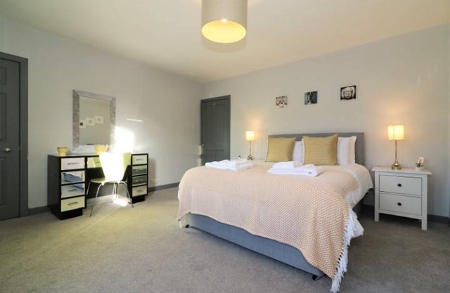 Signature - Burnbank House Hamilton