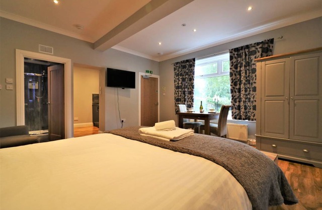 Signature - Linden Cottage Room 1