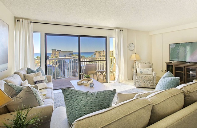 Silver Dunes 40 - Gulf Front, Community Pool, Exercise Room, Game Room!