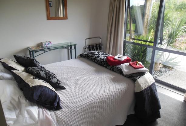 Silverdale Garden Stay 