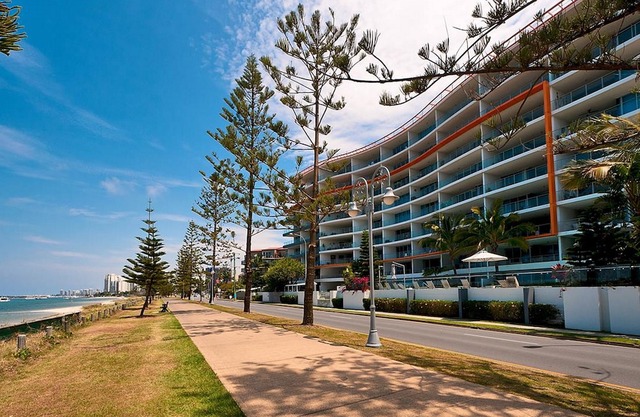 Silvershore Apartments on the Broadwater